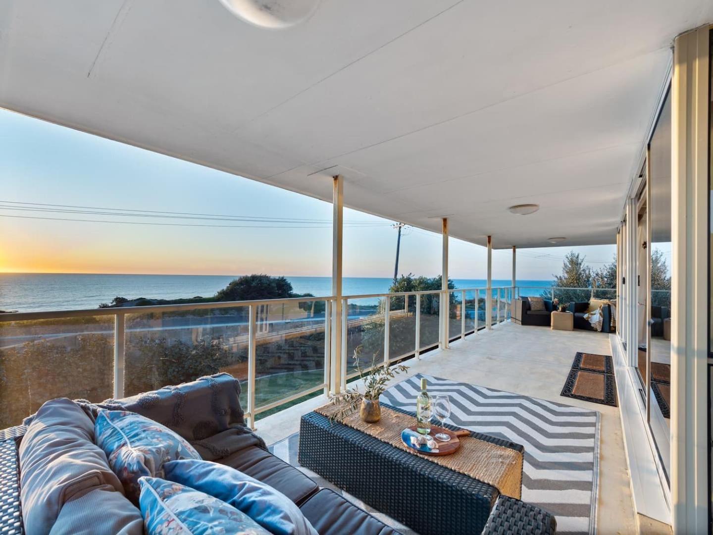 Pet-Friendly Beachfront Family Getaway With Views Villa Mandurah Exterior photo