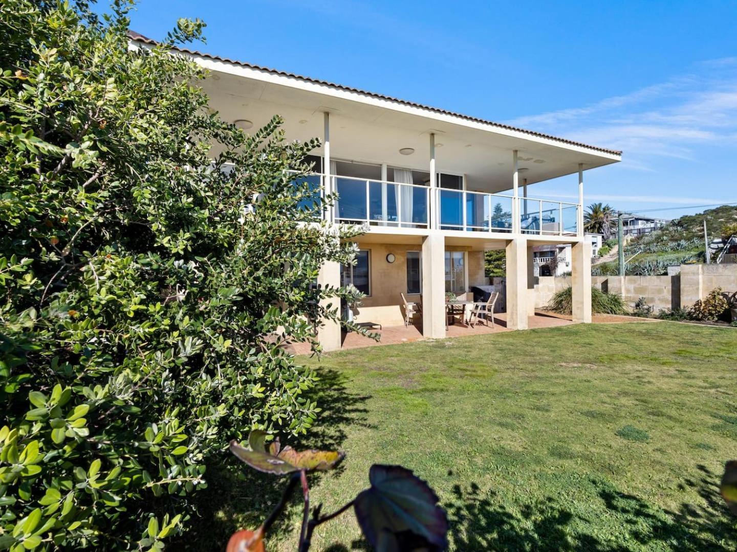 Pet-Friendly Beachfront Family Getaway With Views Villa Mandurah Exterior photo