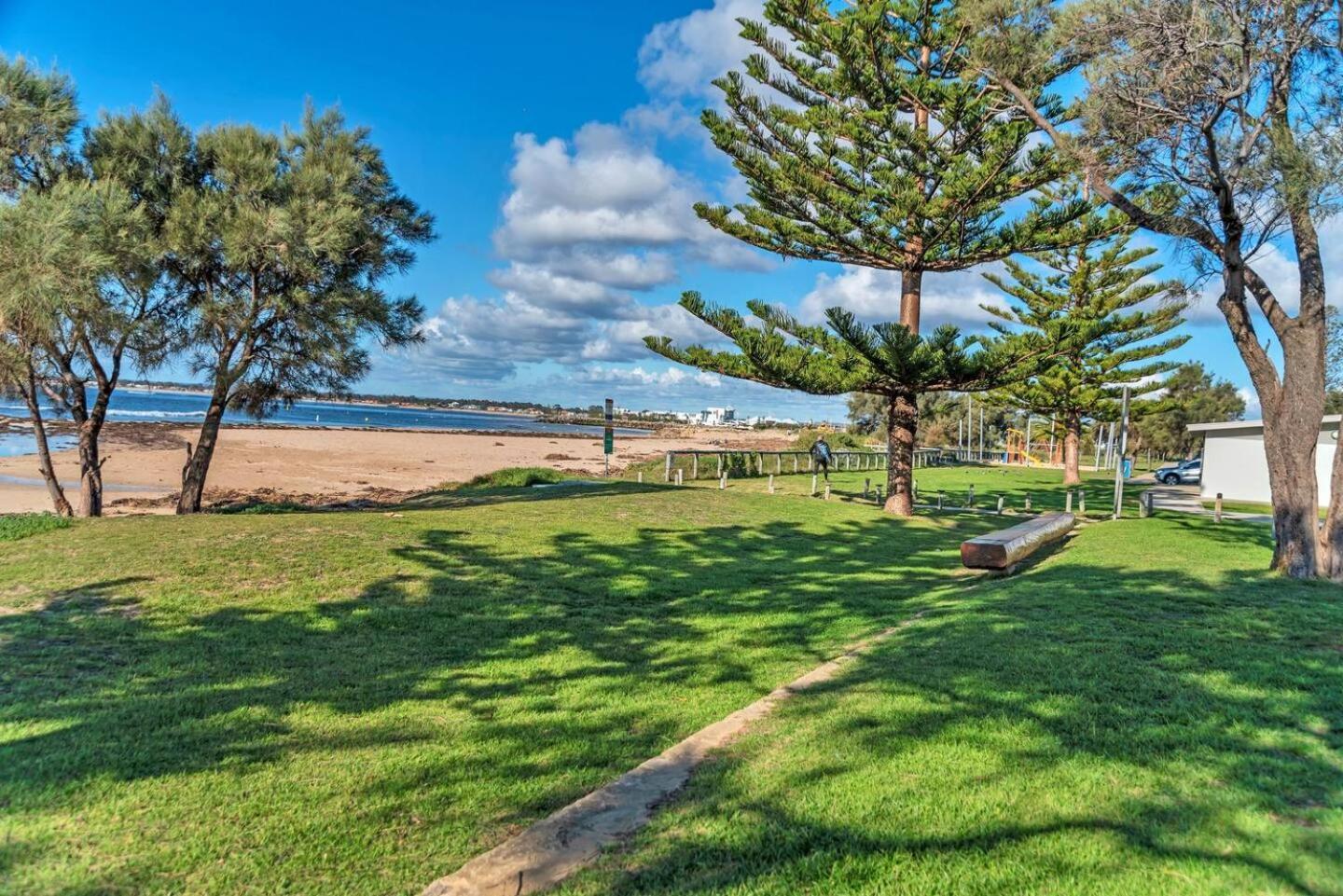 Pet-Friendly Beachfront Family Getaway With Views Villa Mandurah Exterior photo