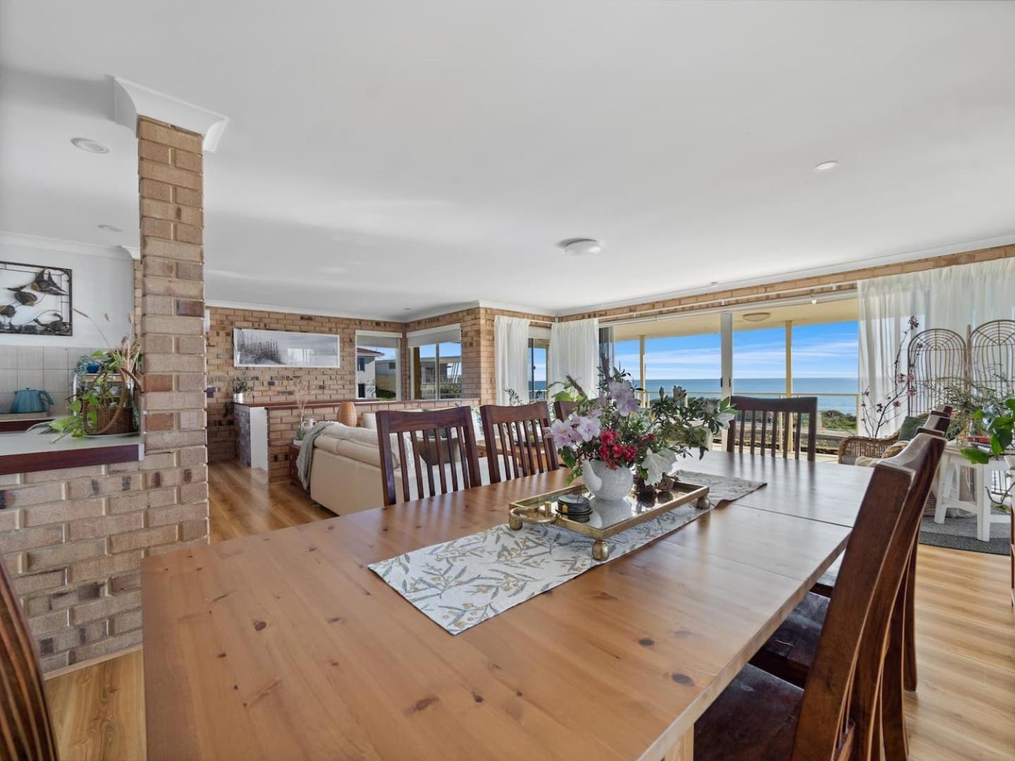 Pet-Friendly Beachfront Family Getaway With Views Villa Mandurah Exterior photo