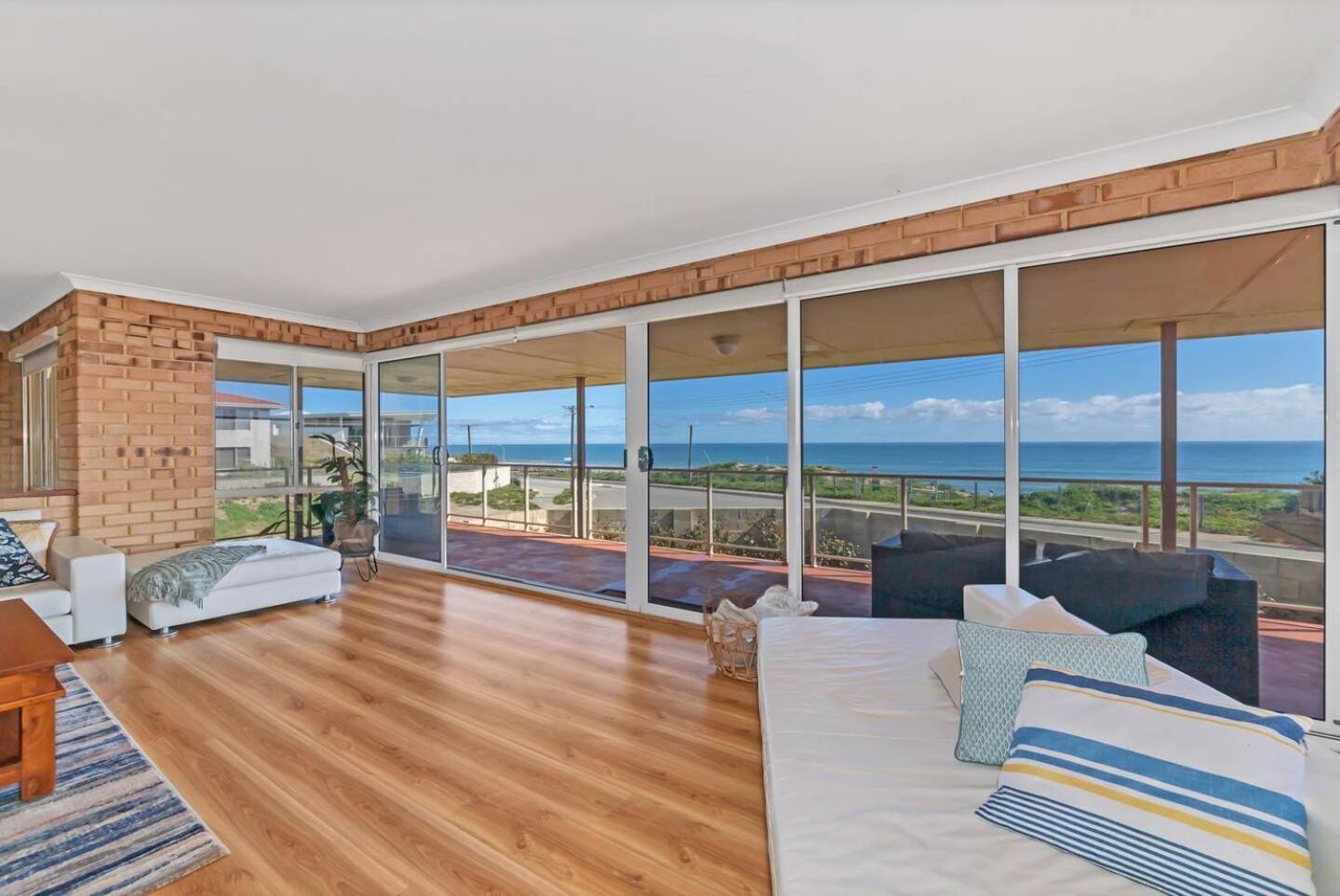 Pet-Friendly Beachfront Family Getaway With Views Villa Mandurah Exterior photo